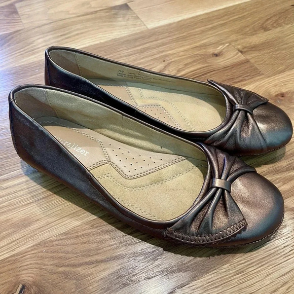 Naturalizer Wide Width Bronze Capri Bow Leather Flats Size 7W - Picture 1 of 11